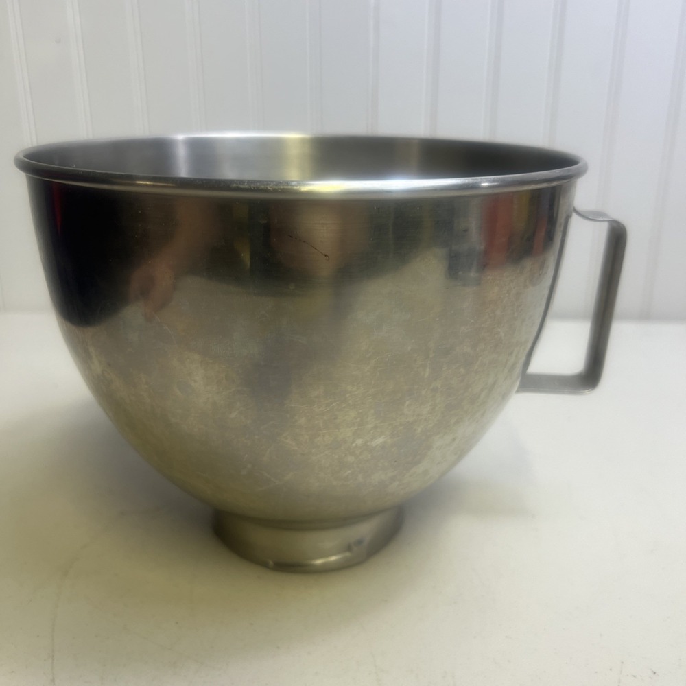 KitchenAid Mixer K45 4.5 Quart Stainless Mixing Bowl w/Handle.  Twist On Base